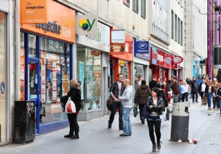 GDP edges up 0.1% in August high street banks